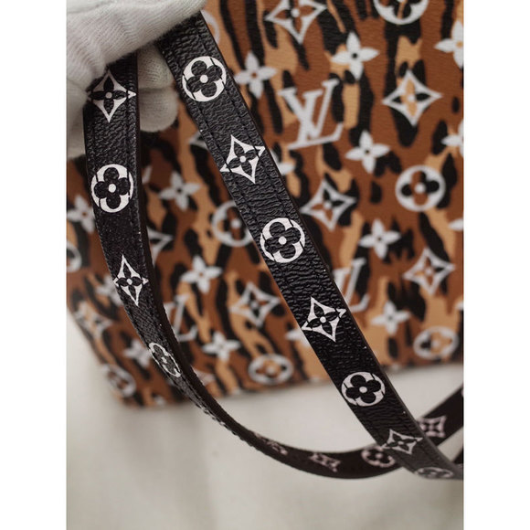 Louis Vuitton Monogram Jungle Neo Noe Shoulder Bag Orange - Picture 5 of 5